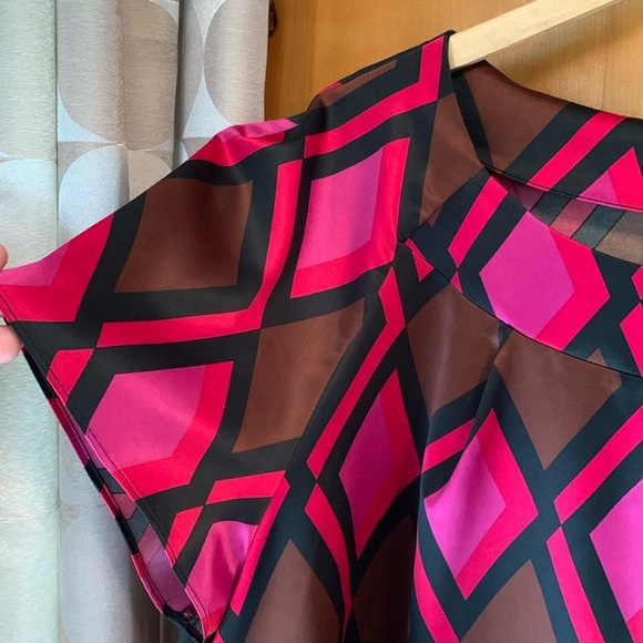 Pinks/Black Short Sleeve Blouse 18W - Picture 4 of 6